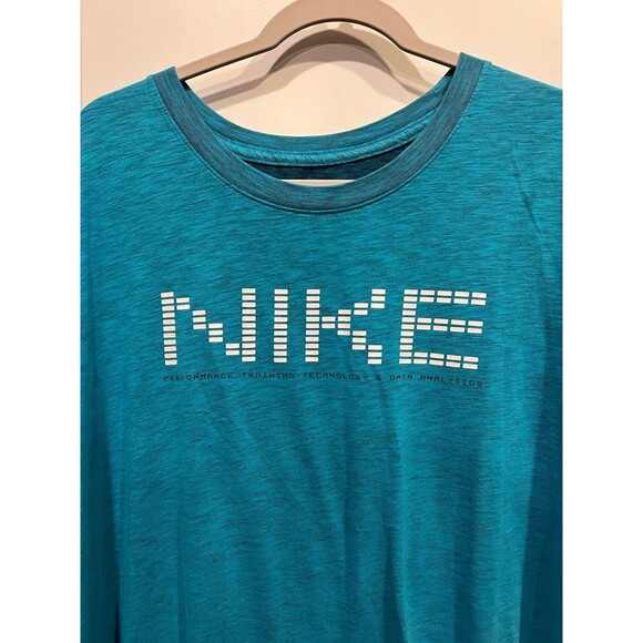 Nike - Picture 2 of 4